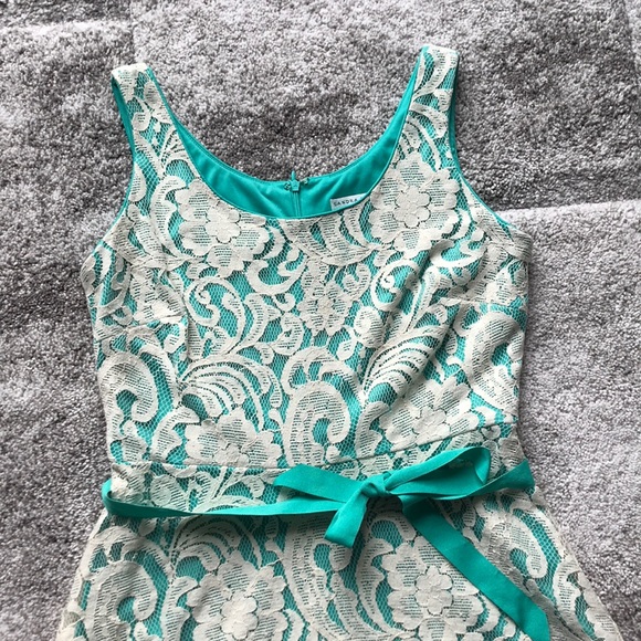 Beautiful Dress - Picture 2 of 5